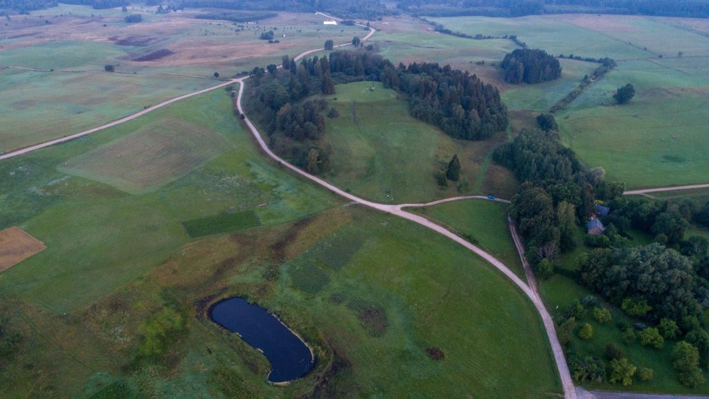 Pakalnių piliakalnis: A Lithuanian Hillfort and Settlement 3 Pakalnių piliakalnis