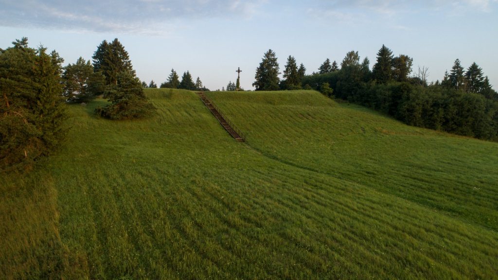 Pakalnių piliakalnis: A Lithuanian Hillfort and Settlement 4 Pakalnių piliakalnis