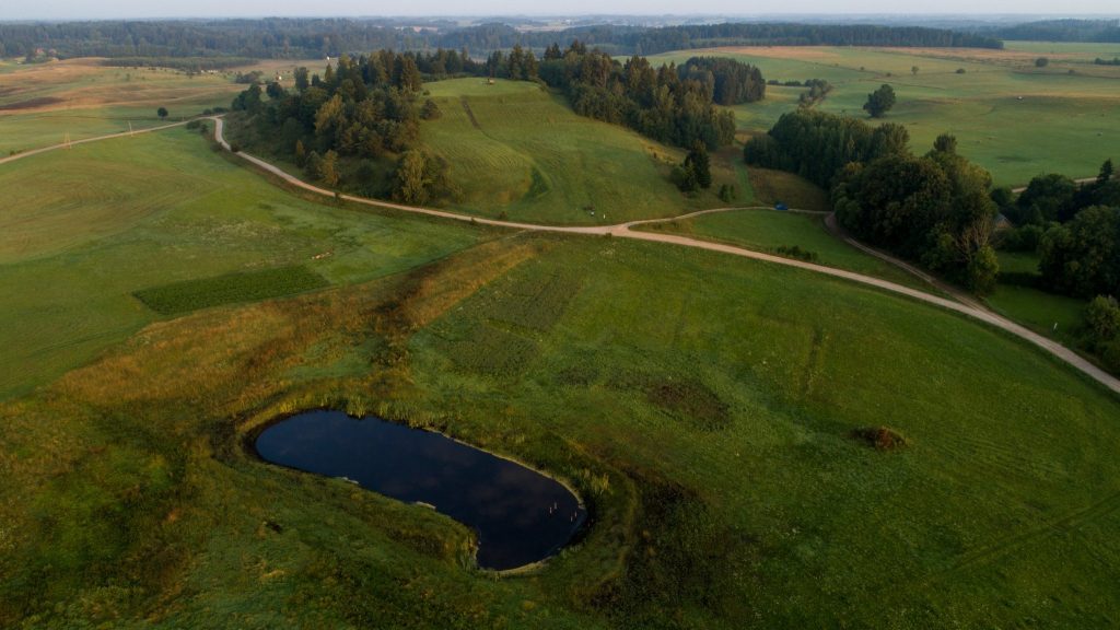 Pakalnių piliakalnis: A Lithuanian Hillfort and Settlement 5 Pakalnių piliakalnis
