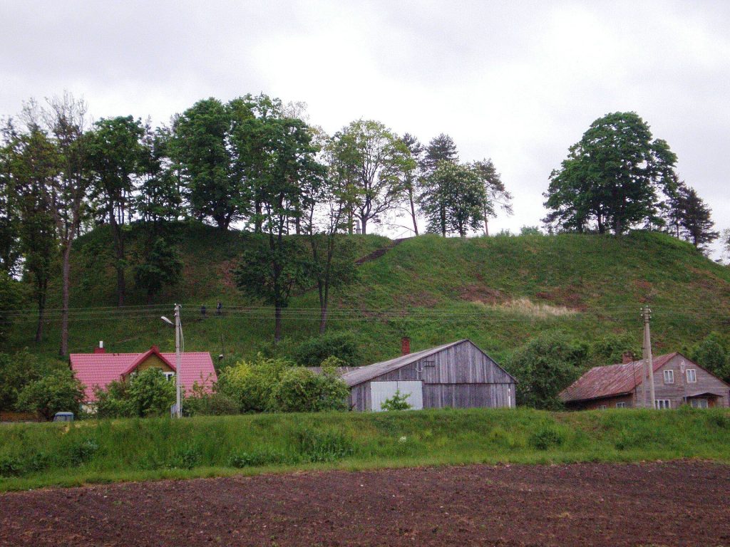 Veliuona Hillforts: A Medieval Fortress Complex in Lithuania 1 Veliuonos piliakalniai