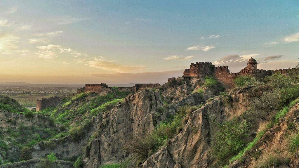 Rohtas Fort: A Sixteenth-Century Sur Fortress in Pakistan 1 Rohtas Fort