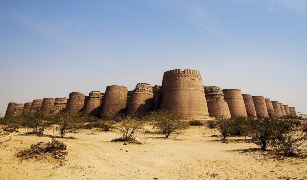 Derawar Fort: A Desert Fortress in Pakistan 1 Derawar Fort