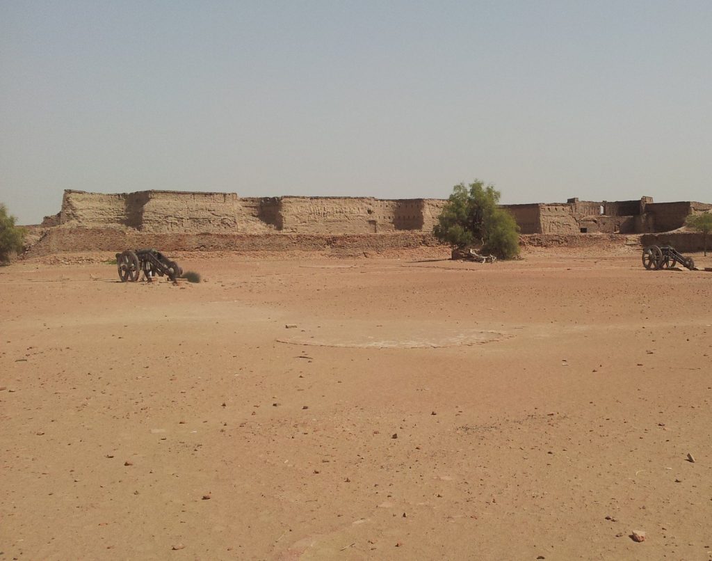 Derawar Fort: A Desert Fortress in Pakistan 2 Derawar Fort