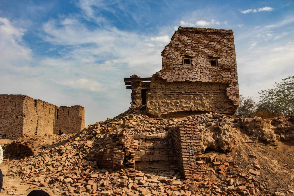 Derawar Fort: A Desert Fortress in Pakistan 3 Derawar Fort