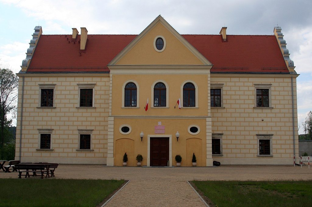 Męciński Palace in Działoszyn: A Baroque and Late-Renaissance Magnate Residence 1 Męciński Palace in Działoszyn