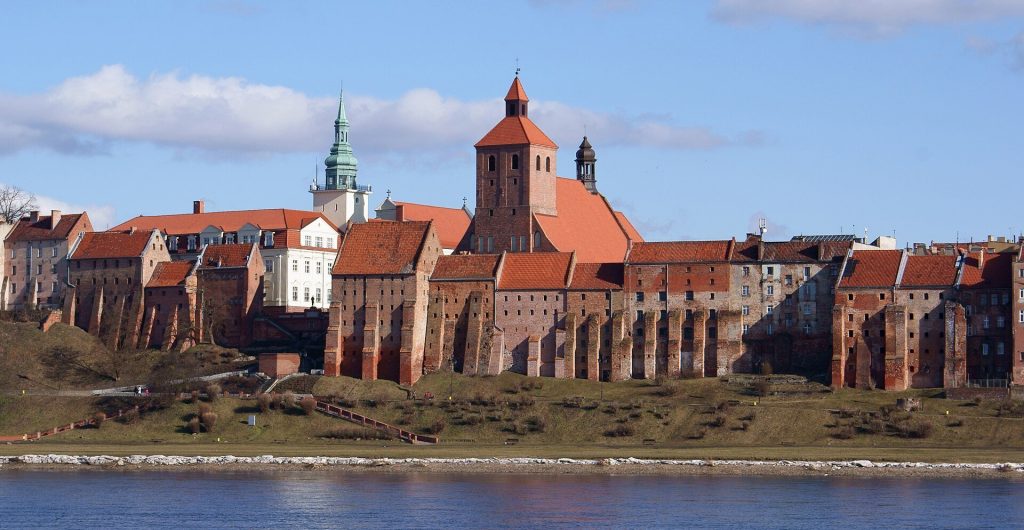 Granaries in Grudziądz: A Medieval Riverside Defensive Complex 1 granaries in Grudziądz