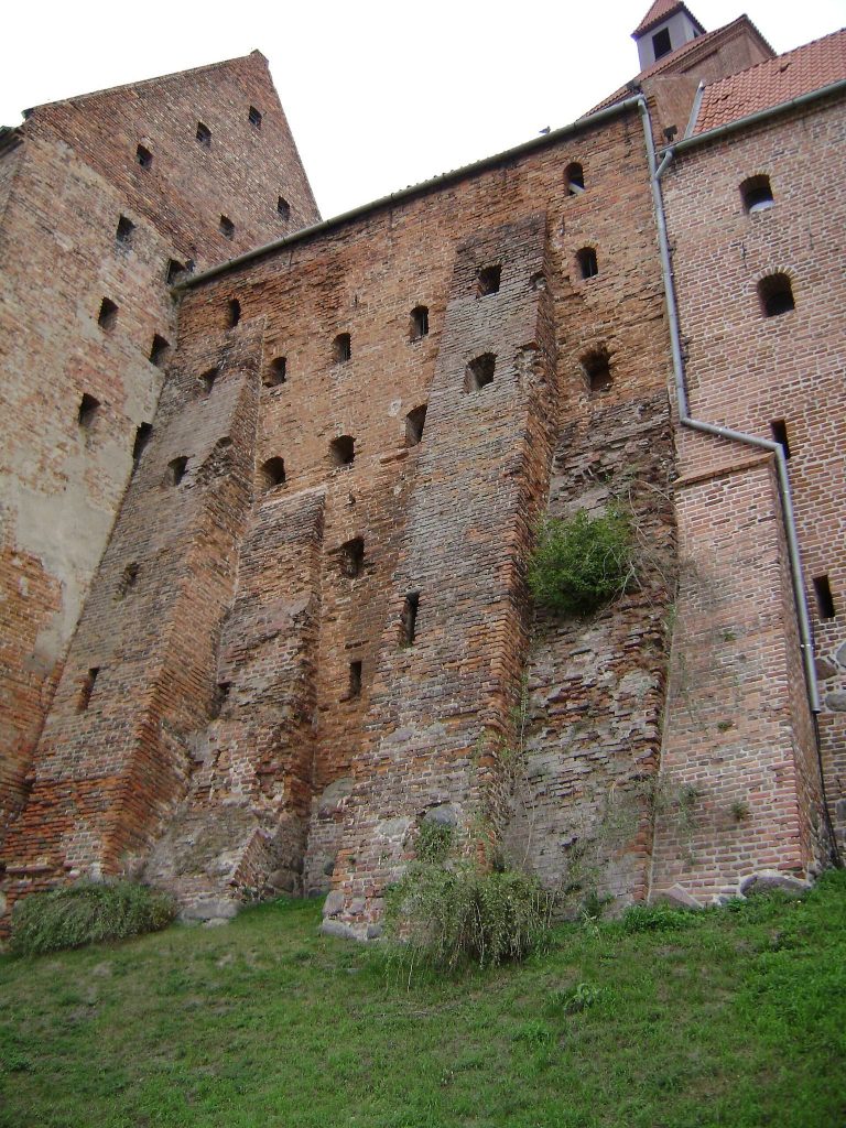 Granaries in Grudziądz: A Medieval Riverside Defensive Complex 3 granaries in Grudziądz