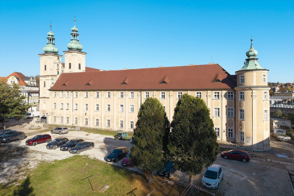 Franciscan Monastery in Kłodzko: A Baroque Religious Complex in Poland 1 Franciscan monastery in Kłodzko