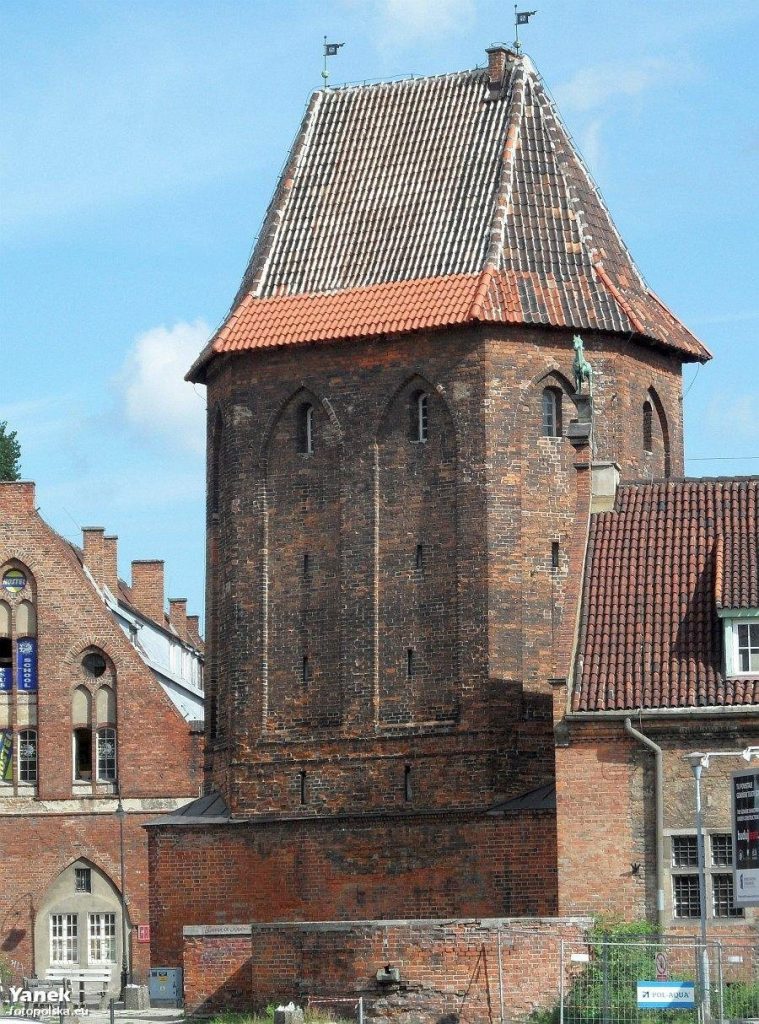 Corner Tower in Gdańsk: A Medieval Gothic Defensive Tower 1 Corner Tower in Gdańsk