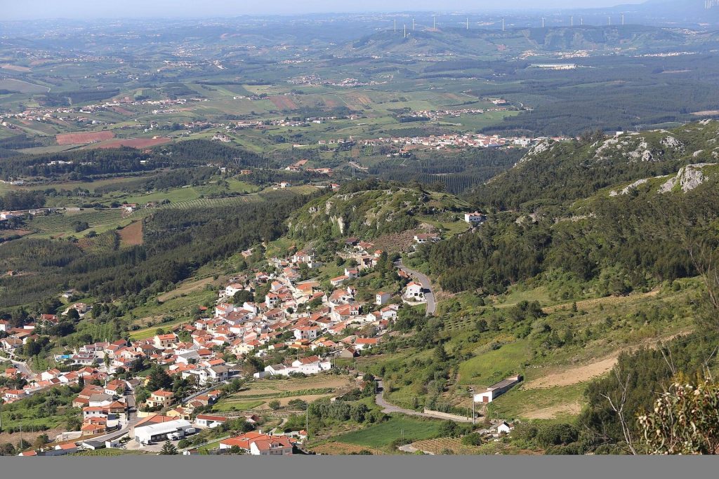Castro de Pragança: A Prehistoric Fortified Settlement in Portugal 2 Castro de Pragança