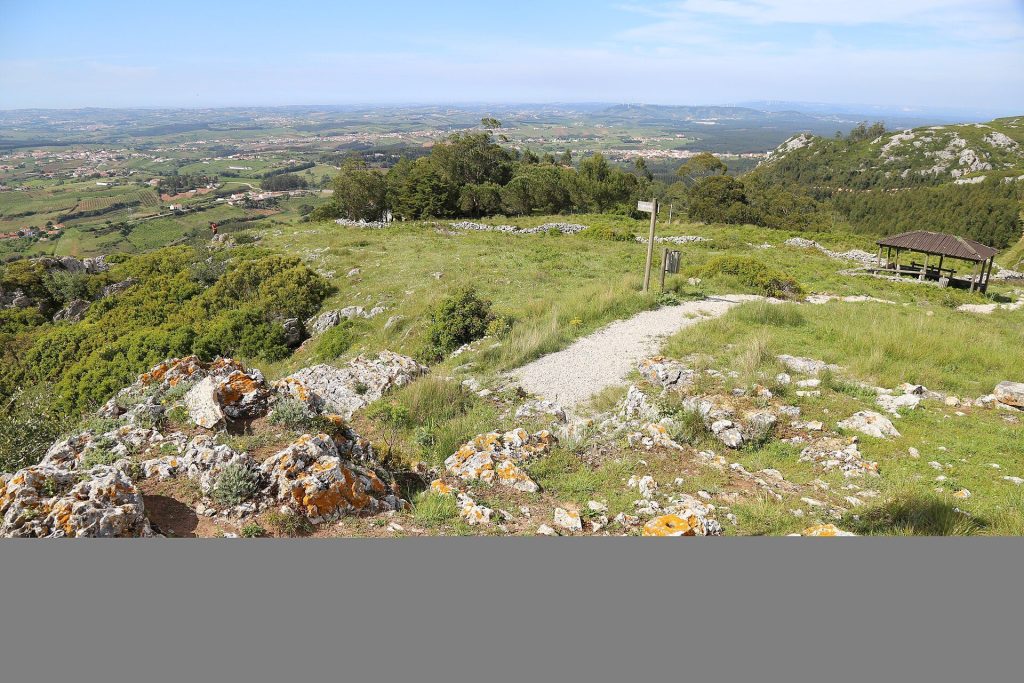 Castro de Pragança: A Prehistoric Fortified Settlement in Portugal 3 Castro de Pragança
