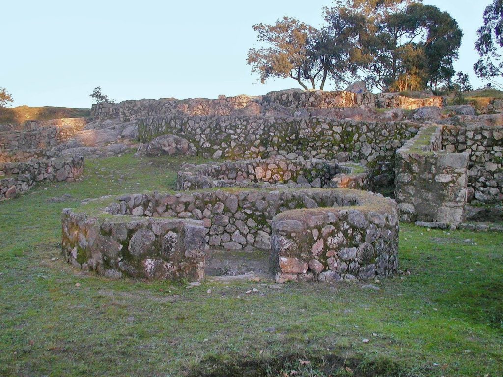 Castro de Romariz: An Iron Age and Roman Hill Settlement in Portugal 2 Castro de Romariz