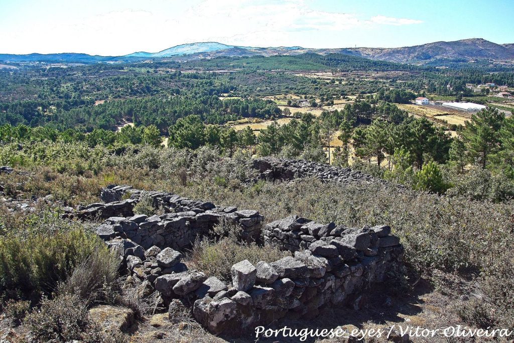 Castro da Curalha: An Iron Age–Roman Hill Settlement in Portugal 1 Castro da Curalha