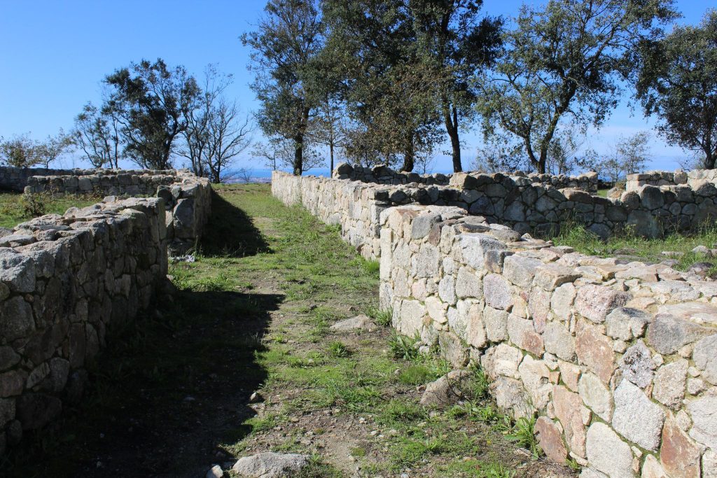 Castro de Bagunte: A Fortified Iron Age Settlement in Portugal 2 Castro de Bagunte