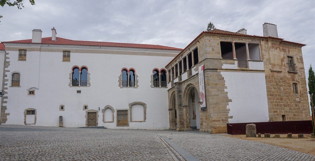 Palace of the Former Counts of Basto: An Aristocratic Residence in Évora 1 Palácio dos antigos Condes de Basto
