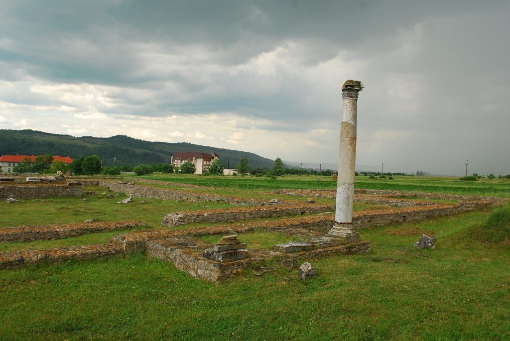 Ulpia Traiana Sarmizegetusa: Capital of Roman Dacia 2 Ulpia Traiana Sarmizegetusa