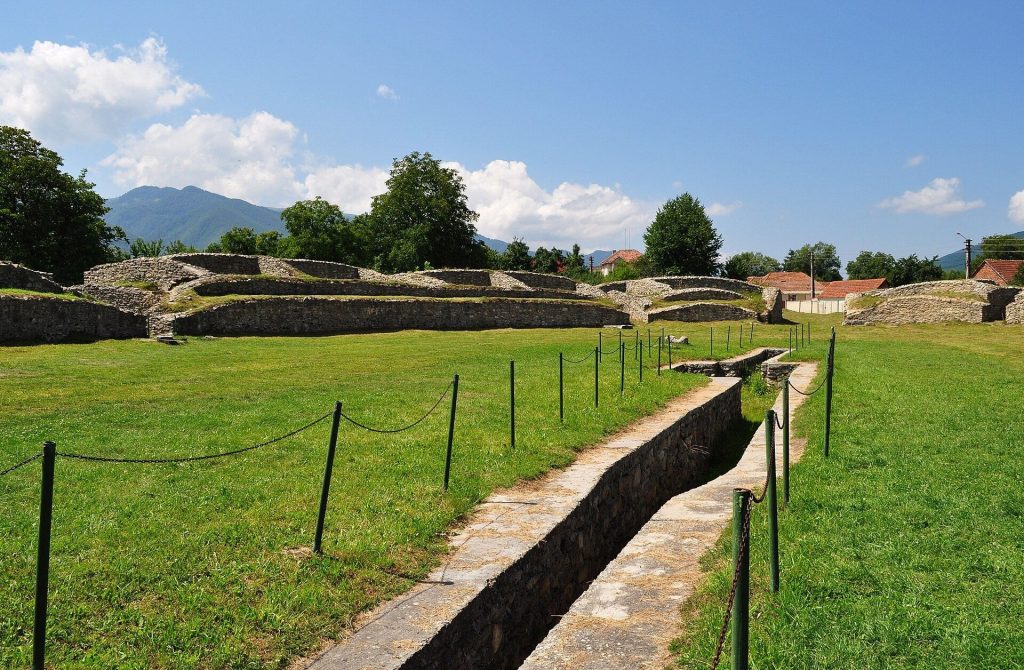 Ulpia Traiana Sarmizegetusa: Capital of Roman Dacia 3 Ulpia Traiana Sarmizegetusa