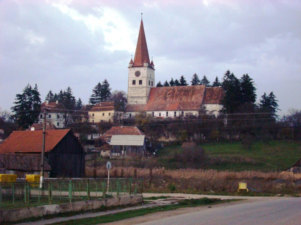 Fortified Church in Cincu, Brașov: A Medieval Saxon Church and Defensive Enclosure 1 Fortified church in Cincu, Brașov