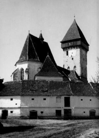 Lutheran Church in Ațel, Sibiu: A Fortified Gothic Church in Romania 1 Lutheran church in Ațel, Sibiu