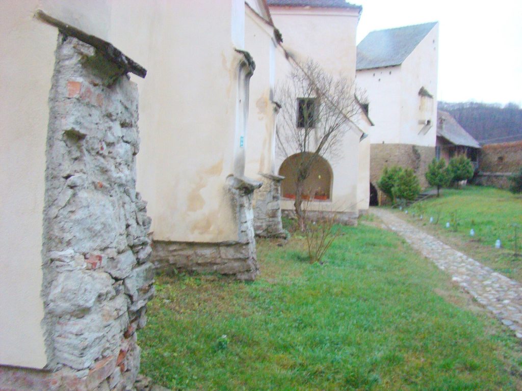 Lutheran Church in Ațel, Sibiu: A Fortified Gothic Church in Romania 5 Lutheran church in Ațel, Sibiu