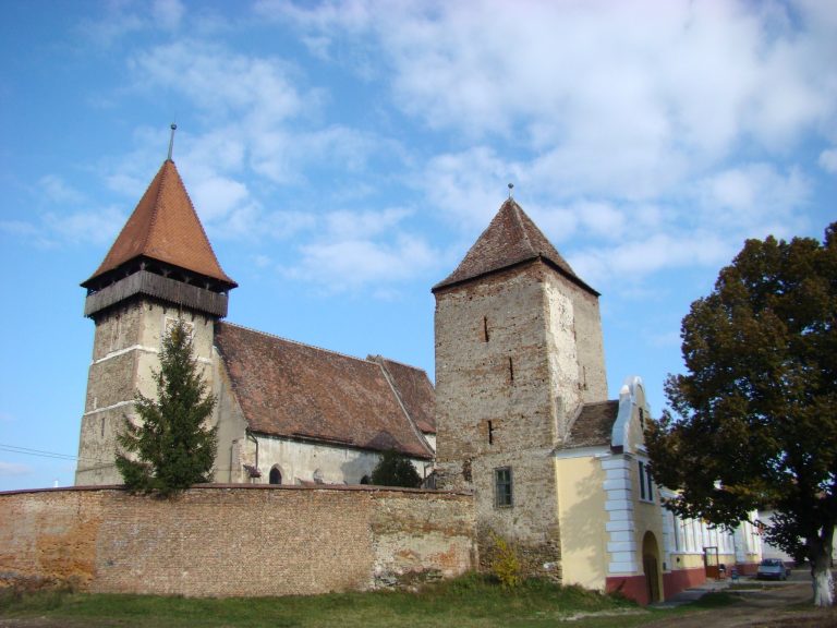 Lutheran Church in Brateiu, Sibiu: A Fortified Medieval Church
