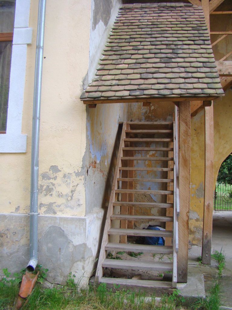 Lutheran Church in Brateiu, Sibiu: A Fortified Medieval Church 3 Lutheran church in Brateiu, Sibiu