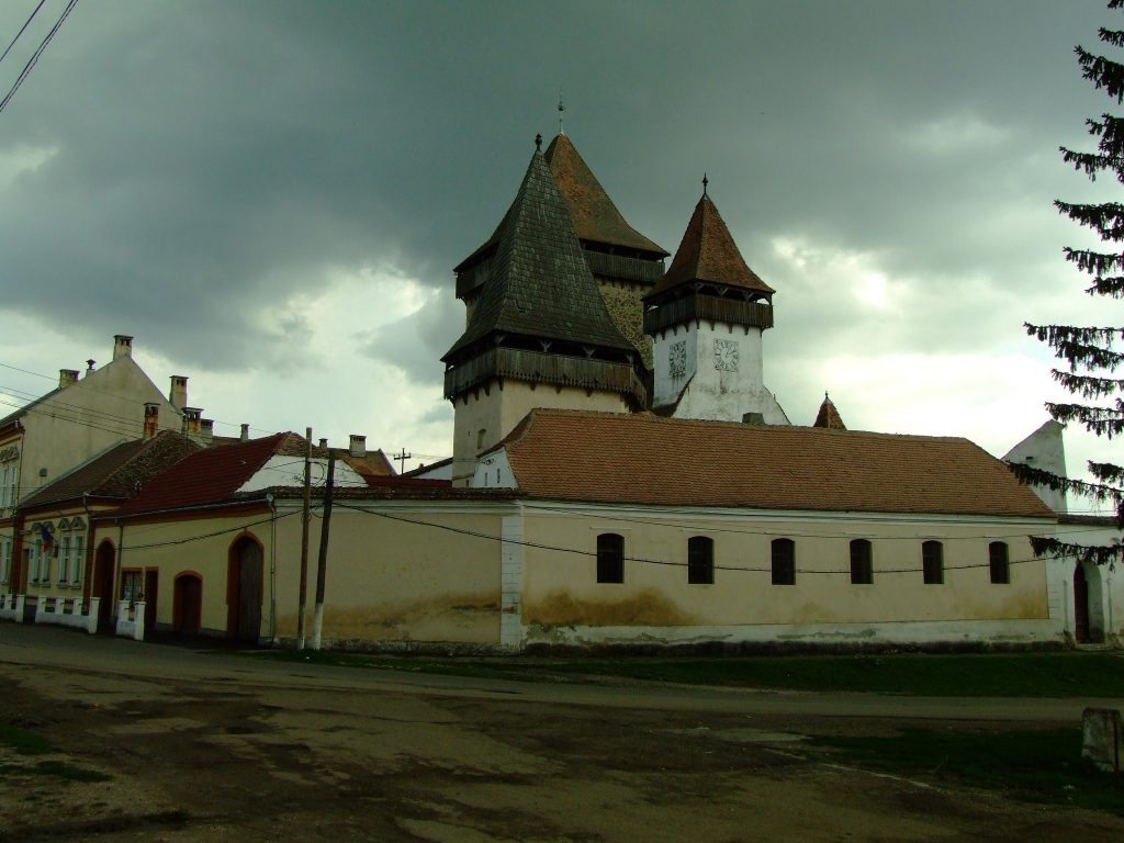 Fortified Church in Homorod, Brașov: A Medieval Saxon Church and Fortress 1 Fortified church in Homorod, Brașov