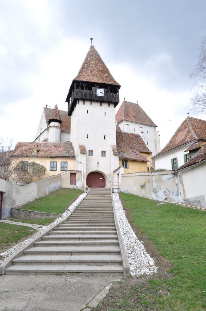 Lutheran Church in Bazna, Sibiu: A Fortified Evangelical Church in Romania 3 Lutheran church in Bazna, Sibiu