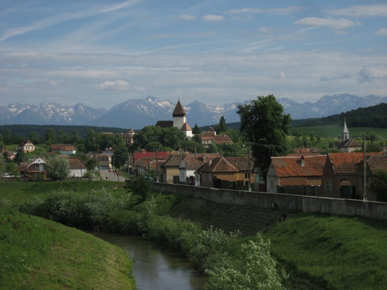 Lutheran Church in Hosman, Sibiu: A Fortified Romanesque Church