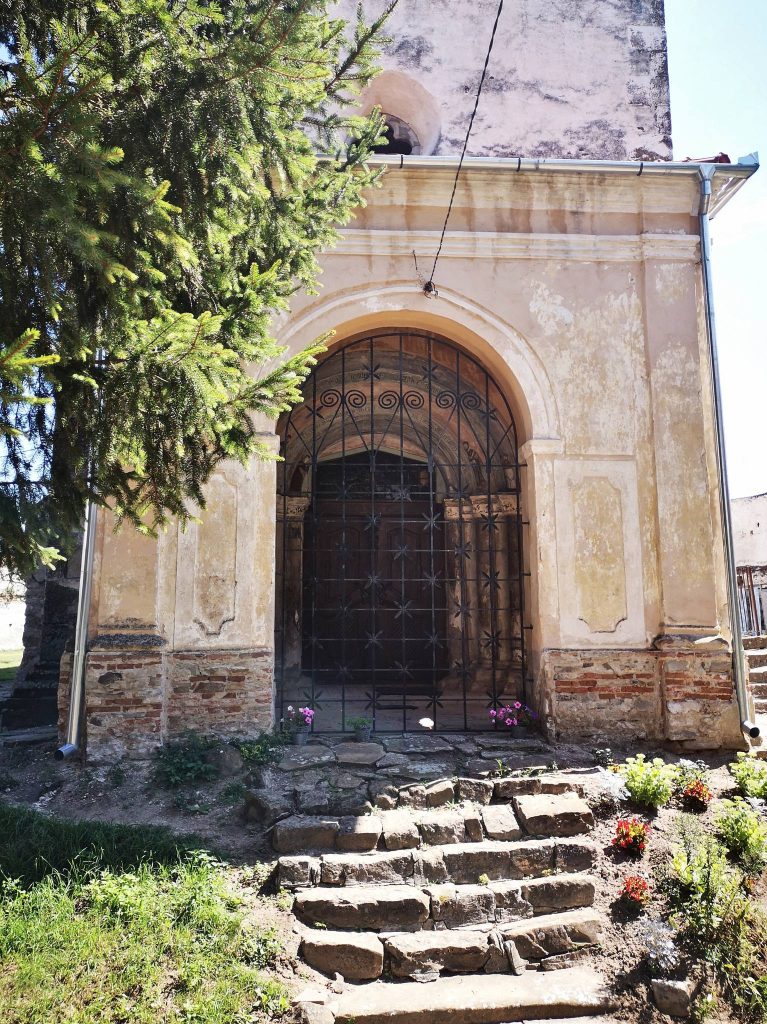 Lutheran Church in Hosman, Sibiu: A Fortified Romanesque Church 3 Lutheran church in Hosman, Sibiu