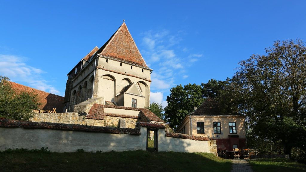 Fortified Church in Seliștat, Brașov: A Saxon Lutheran Place of Worship and Refuge 3 Fortified church in Seliștat, Brașov