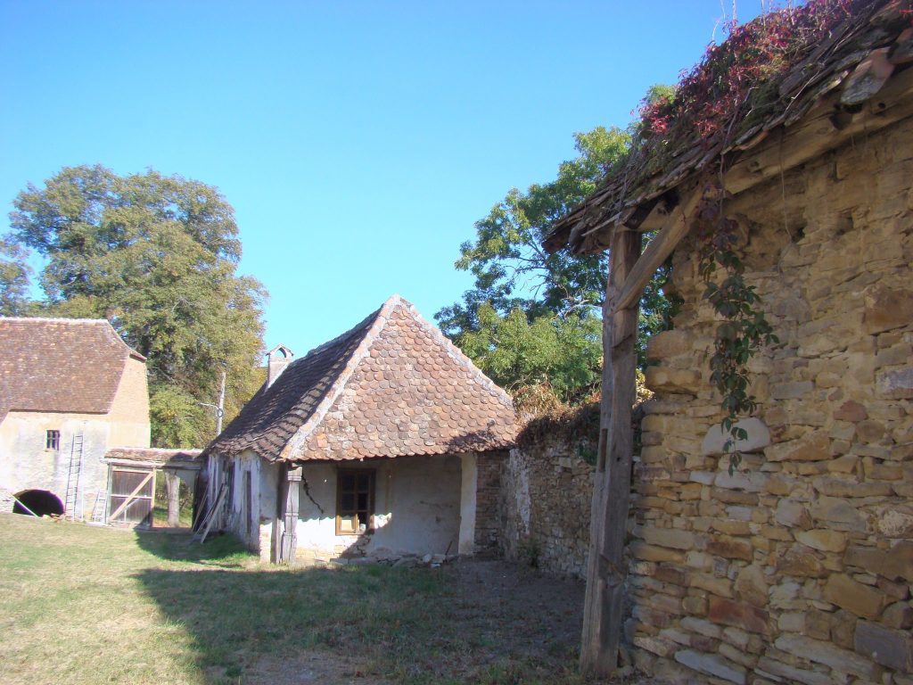 Fortified Church in Rodbav: A Saxon Fortified Church in Romania 3 Fortified church in Rodbav