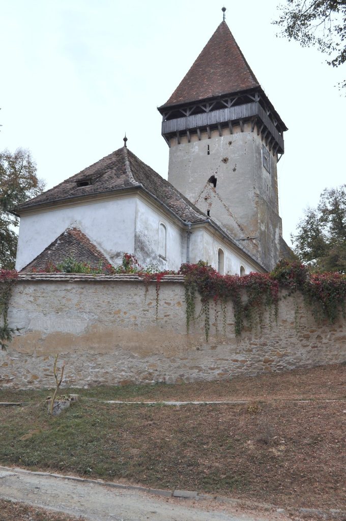 Lutheran Church in Chirpăr, Sibiu: A Fortified Medieval Church 1 Lutheran church in Chirpăr, Sibiu