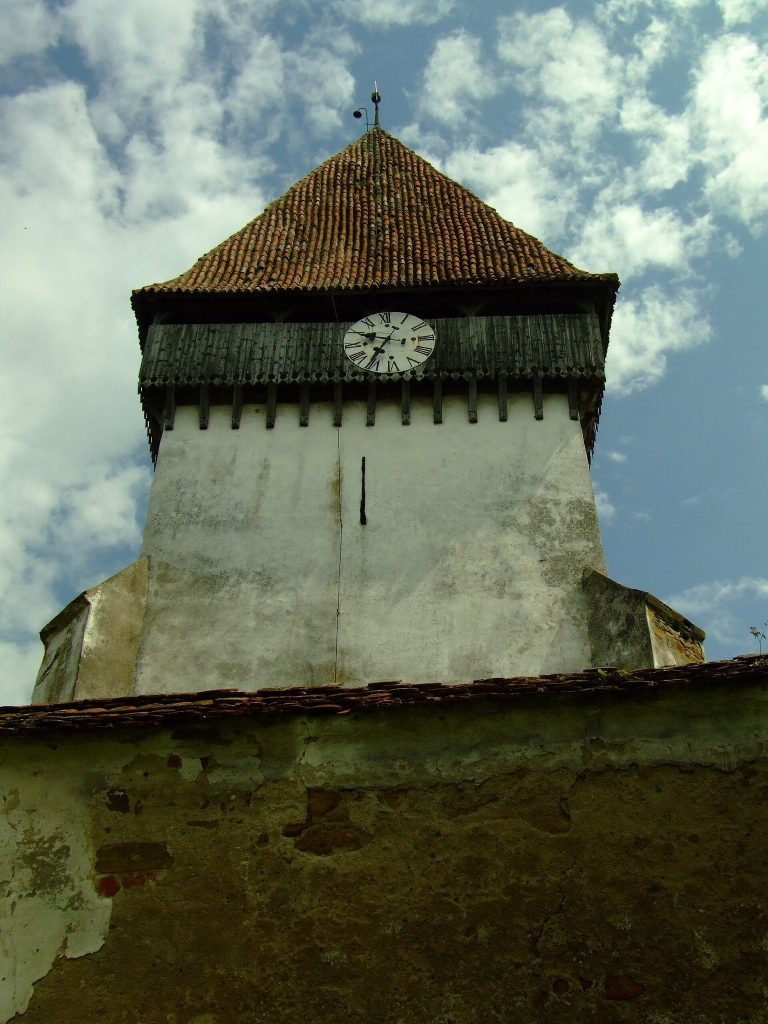 Fortified Church in Merghindeal, Sibiu: A Romanesque Evangelical Church