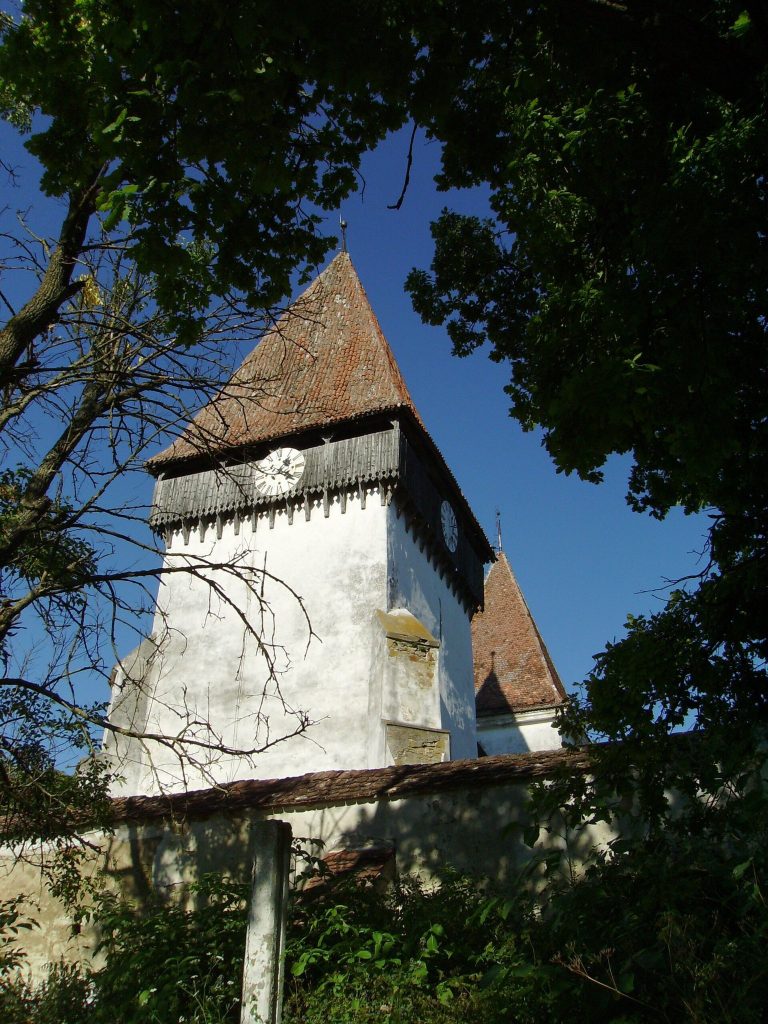 Fortified Church in Merghindeal, Sibiu: A Romanesque Evangelical Church 2 Fortified church in Merghindeal, Sibiu