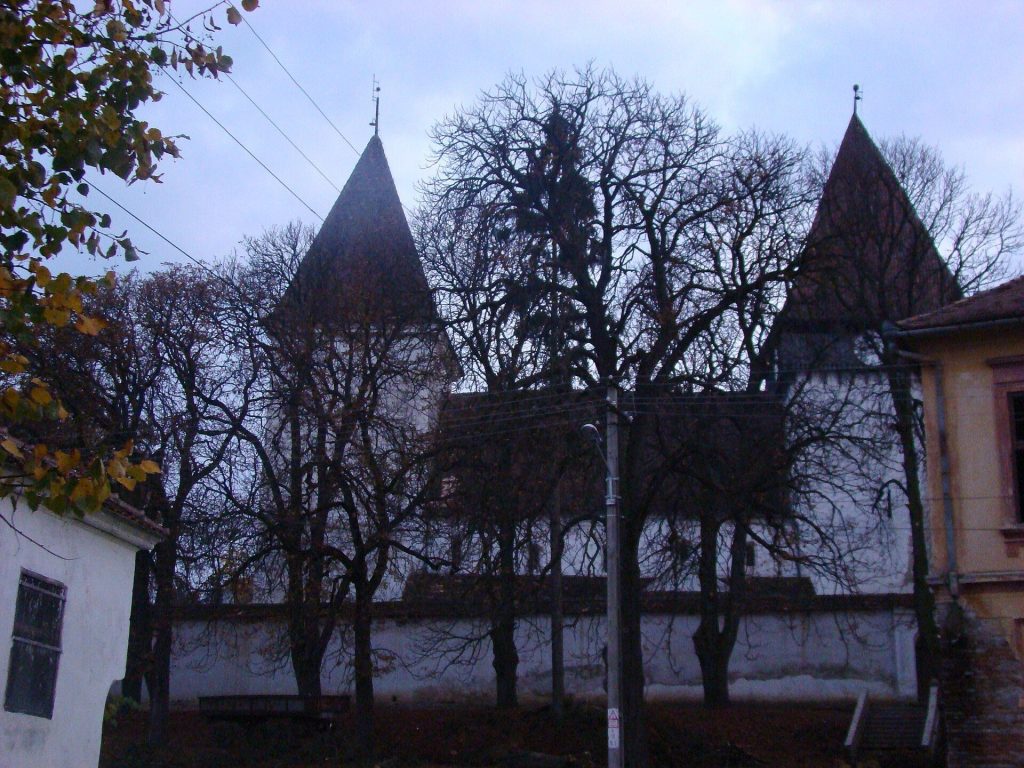Fortified Church in Merghindeal, Sibiu: A Romanesque Evangelical Church 5 Fortified church in Merghindeal, Sibiu