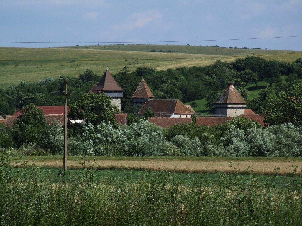Fortified Church in Cața: A Medieval Saxon Church and Defensive Ensemble 1 Fortified church in Cața