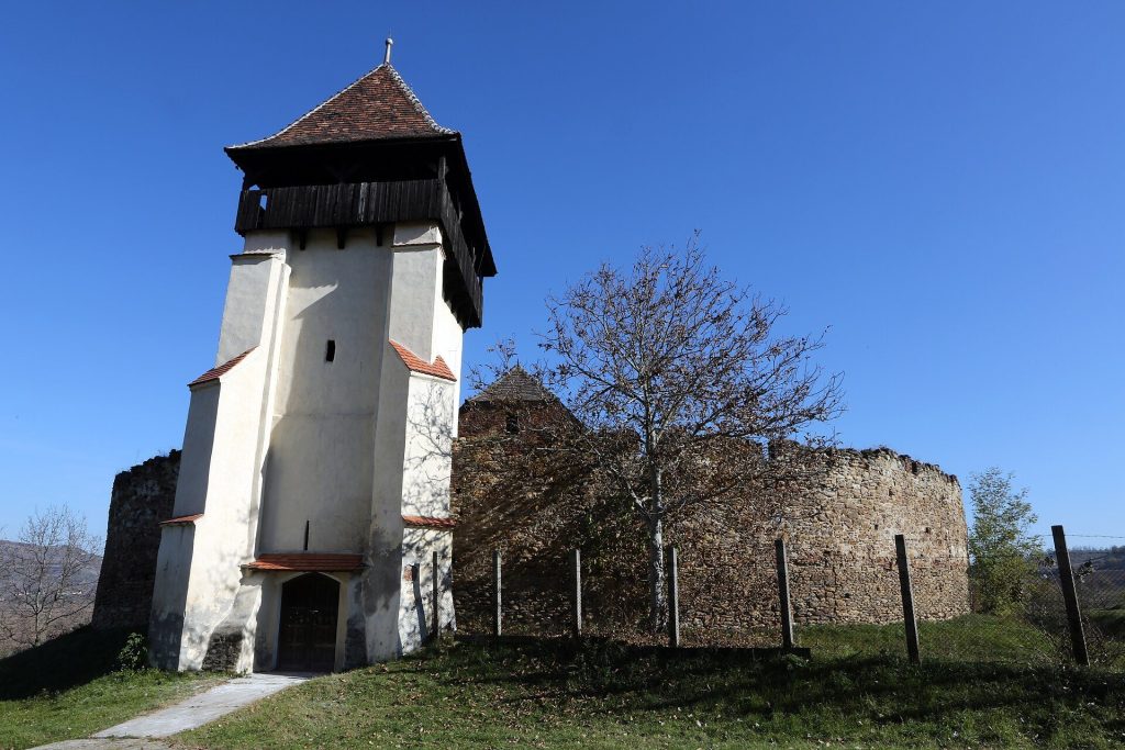 Lutheran Church in Țapu, Sibiu: A Fortified Late Gothic Church 4 Lutheran church in Țapu, Sibiu