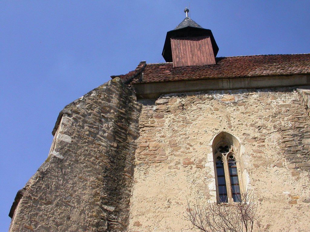Dârlos Fortified Church: A Late Gothic Church in Romania 4 Biserica fortificată din Dârlos