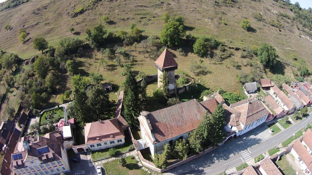 Lutheran Church in Laslea, Sibiu: A Fortified Village Church in Romania 1 Lutheran church in Laslea, Sibiu