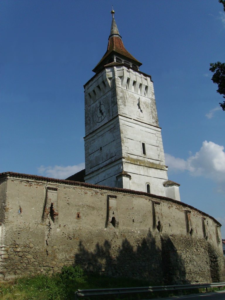 Fortified Church in Rotbav: A Saxon Lutheran Church and Defensive Enclosure 2 Fortified church in Rotbav
