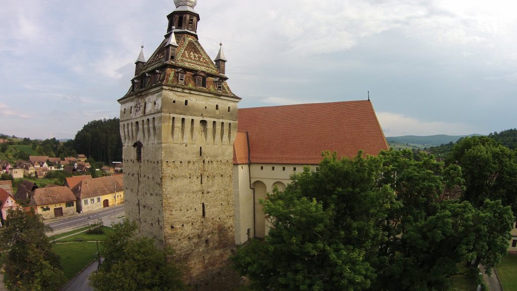 Fortified Church in Rotbav: A Saxon Lutheran Church and Defensive Enclosure 3 Fortified church in Rotbav