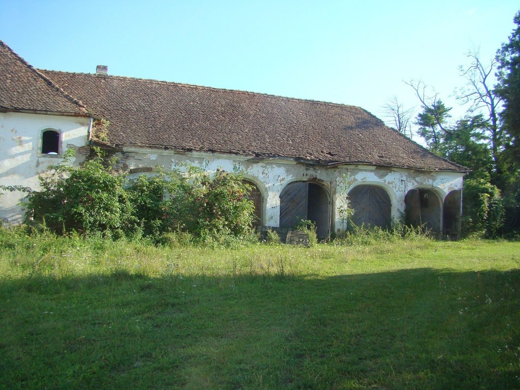 Teleki Castle in Posmuș: A Historic Manor Complex in Romania 4 Castelul Teleki din Posmuș