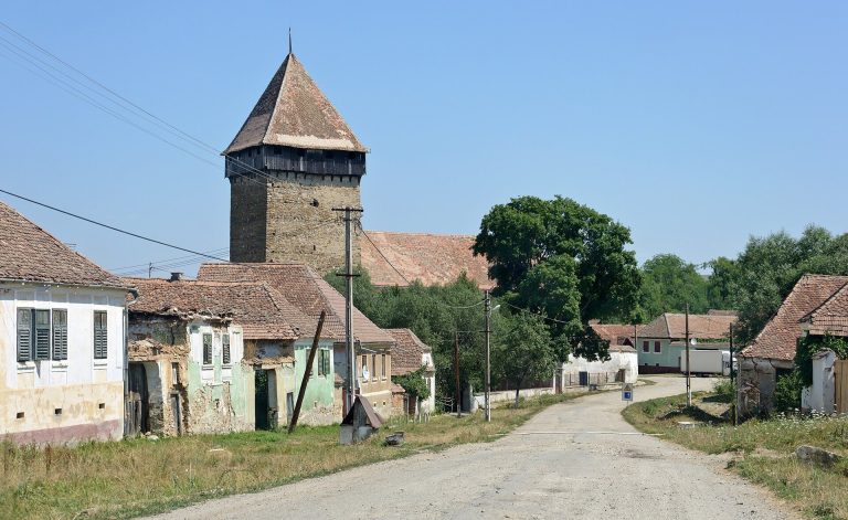 Fortified Church in Bărcuț, Brașov: A Transylvanian Saxon Lutheran Church