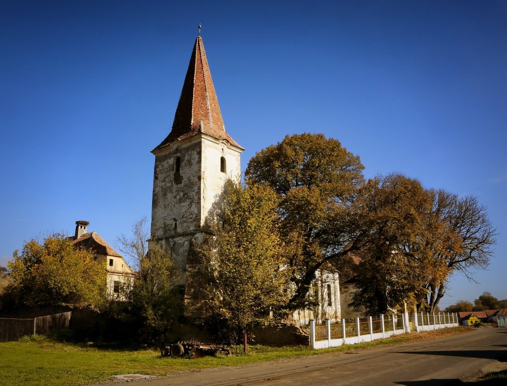 Lutheran Church in Vărd, Sibiu: Medieval Parish and Fortified Church 1 Lutheran church in Vărd, Sibiu