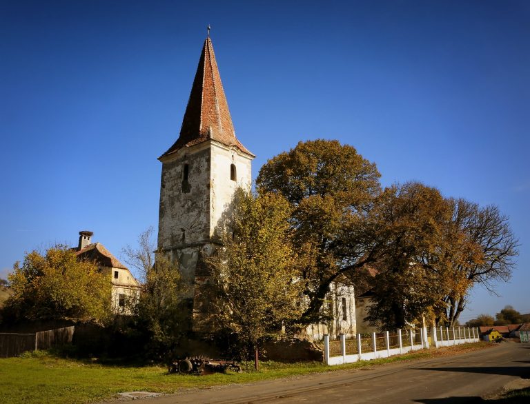 Lutheran Church in Vărd, Sibiu: Medieval Parish and Fortified Church