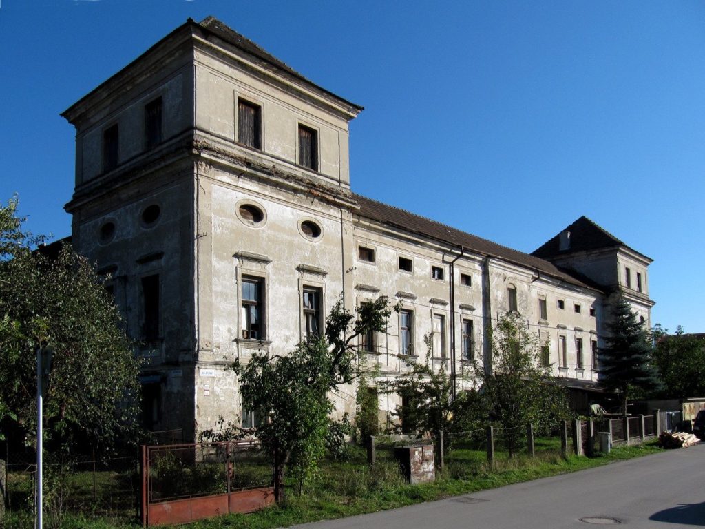 Teplička nad Váhom Manor House: A Renaissance Estate Residence in Slovakia 1 Manor house Teplička nad Váhom