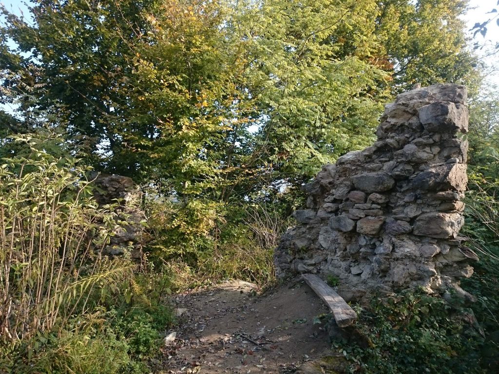 Osterberg Castle: A Medieval Fortress and Gallenberg Lordship in Slovenia 1 Osterberg Castle