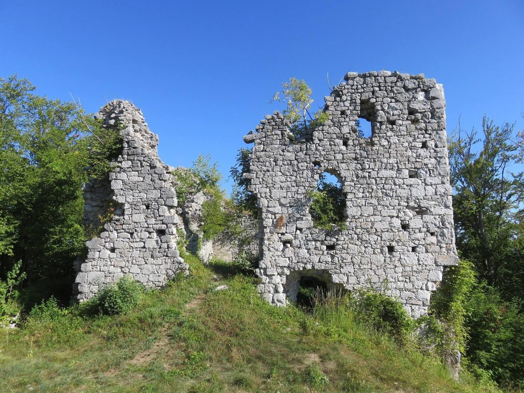 Šumberk Castle: A Medieval Castle in Slovenia 1 Šumberk Castle