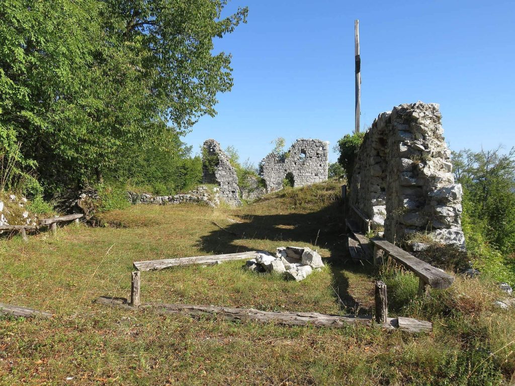 Šumberk Castle: A Medieval Castle in Slovenia 2 Šumberk Castle
